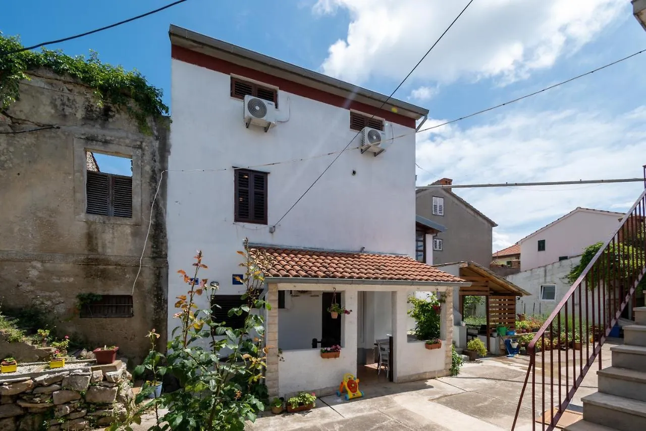 Apartment Preko 8179B 0*,  Croatia