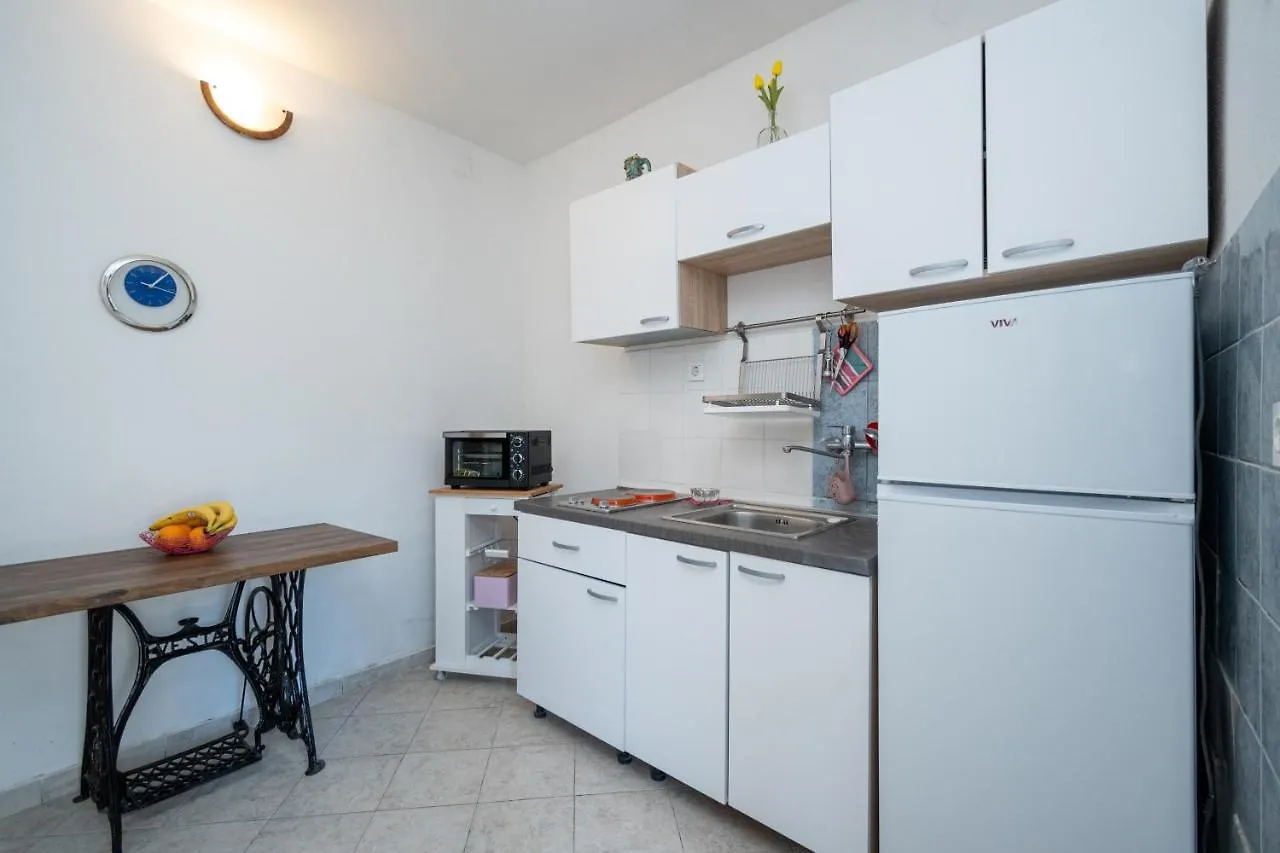 Apartment Preko 8179B 0*,