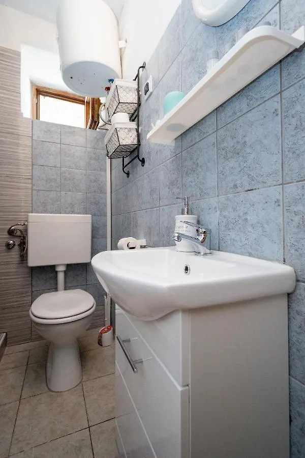 Apartment Preko 8179B