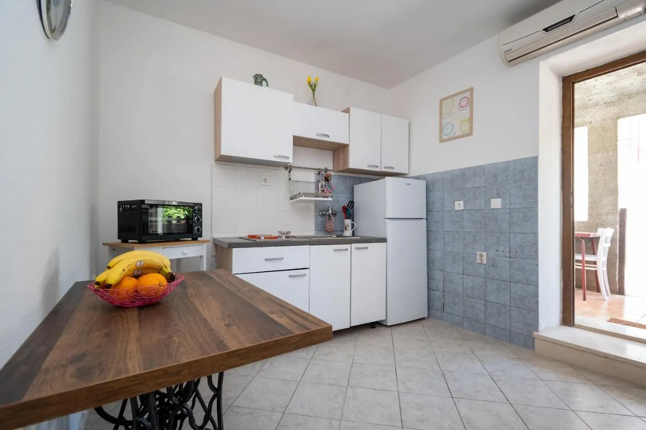 Apartment Preko 8179B