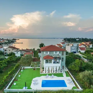 Very Good Life Apartment